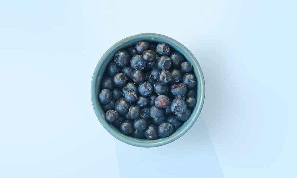 A bowl of ripe and juicy blueberries