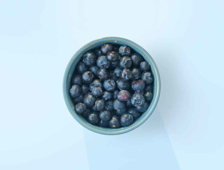 A bowl of ripe and juicy blueberries