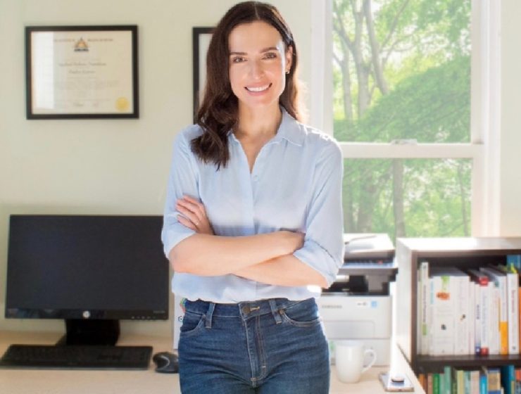 nutritionist-leaning-against-desk