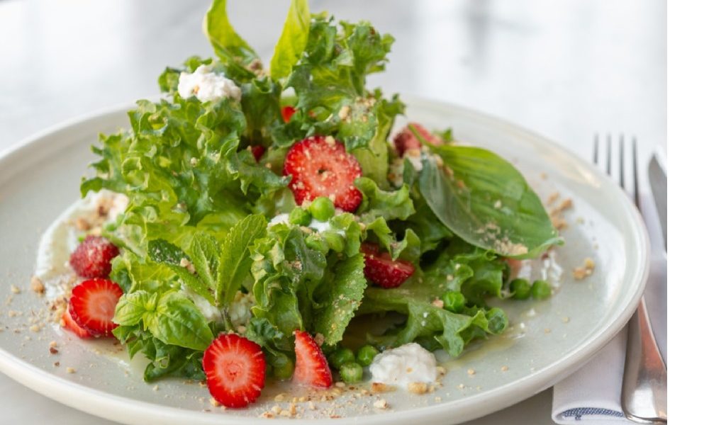 green-salad-on-plate
