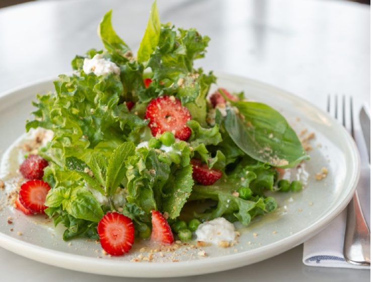 green-salad-on-plate